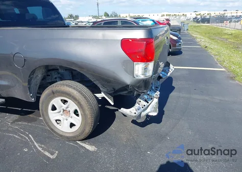 2013 Toyota Tundra Grade 4.6L V8 z USA, uszkodzony, nr VIN 5TFRM5F19DX056640